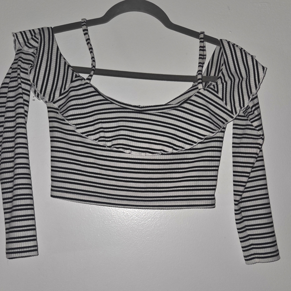 Forever 21 Black and White Striped Crop Top